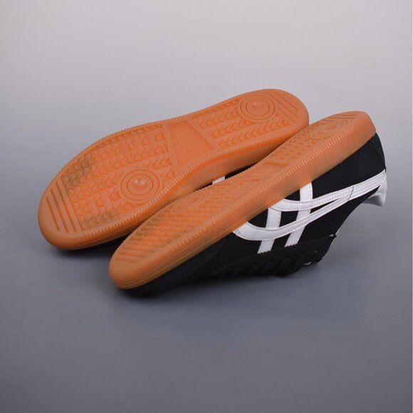 NWT Onitsuka Tiger Tokuten Black Suede Sneakers - Picture 3 of 9